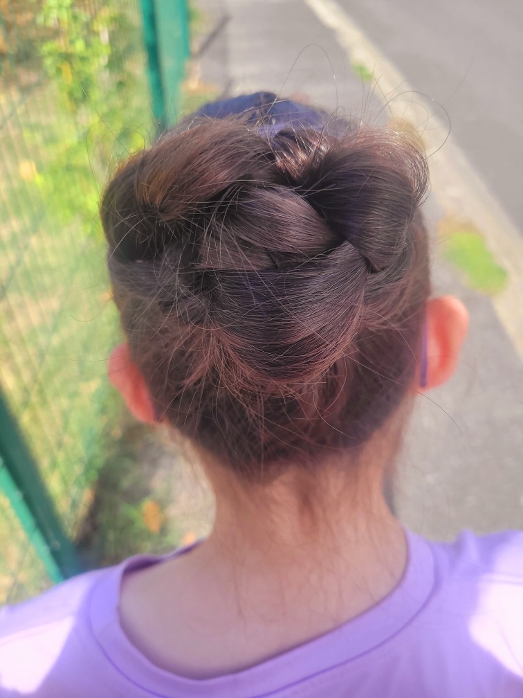 Chignon tressé pour enfant